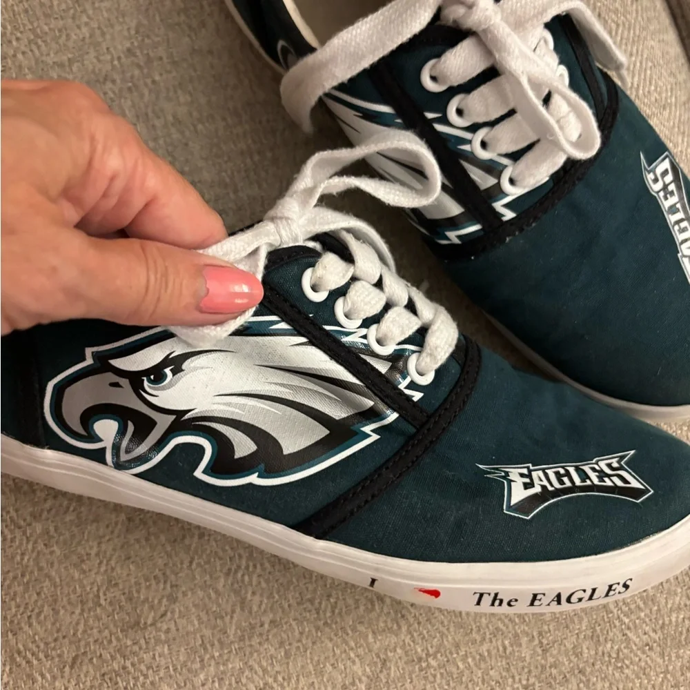 Woman’s Philadelphia Eagles Canvas Lace-Up Sneakers in Dark Green Sz 7.5